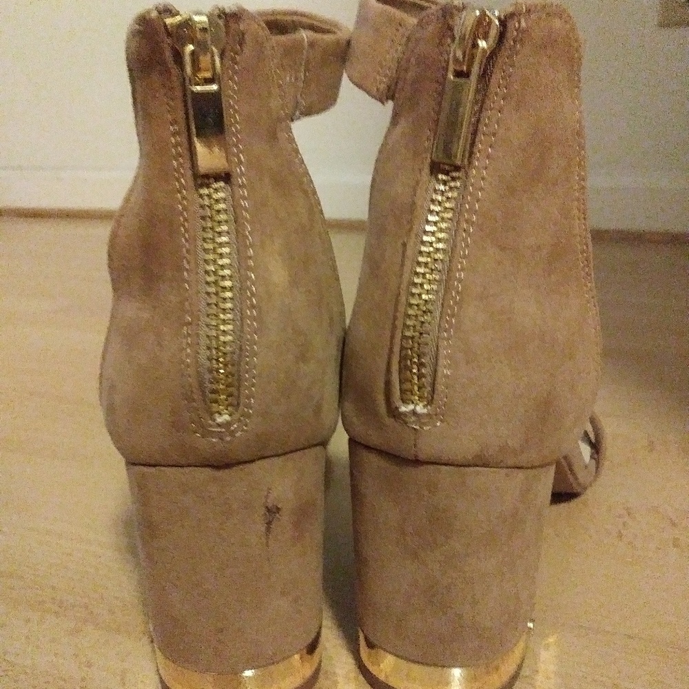 Cute nude sueded 3" sandals - Picture 4 of 7